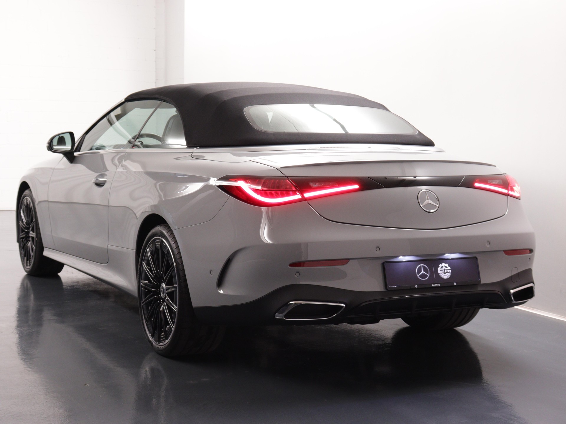 MERCEDES-BENZ CLE 450 AMG Line 4matic Cabriolet-showroom-element-3