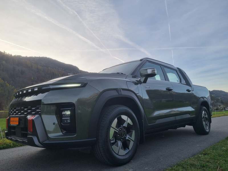 KGM-SsangYong Musso EV Platinum Luxury 4x4-image-2