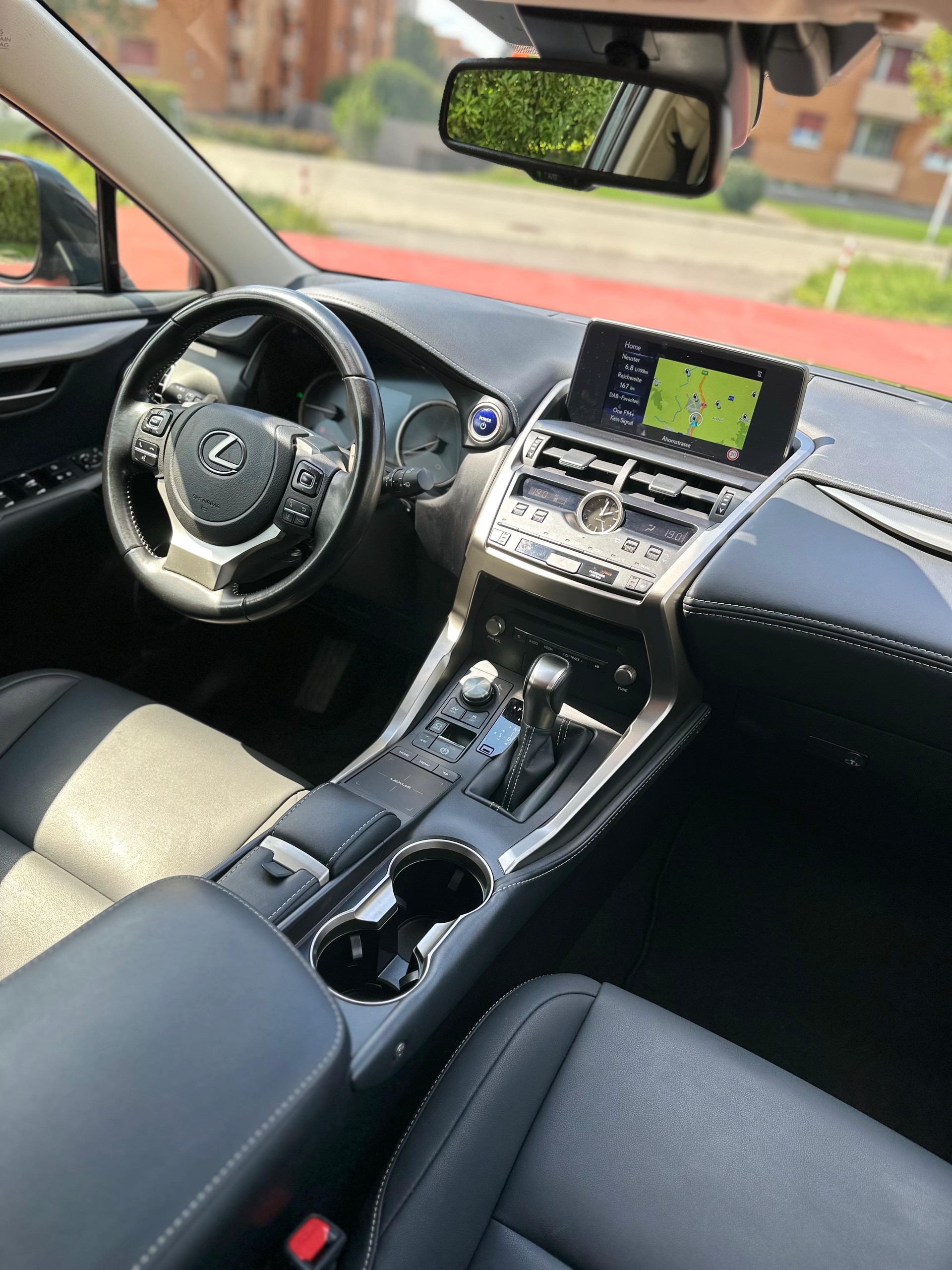 LEXUS NX 300h Celebrating 30 E-Four Automatic-image-12