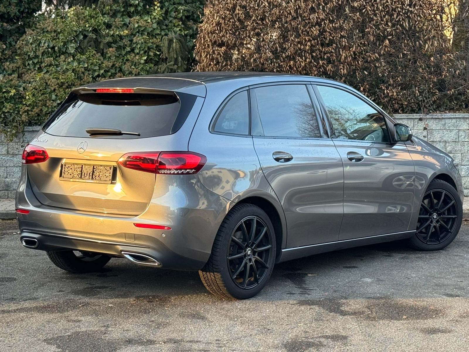 MERCEDES-BENZ B 200 d Night Star 8G-DCT-image-2