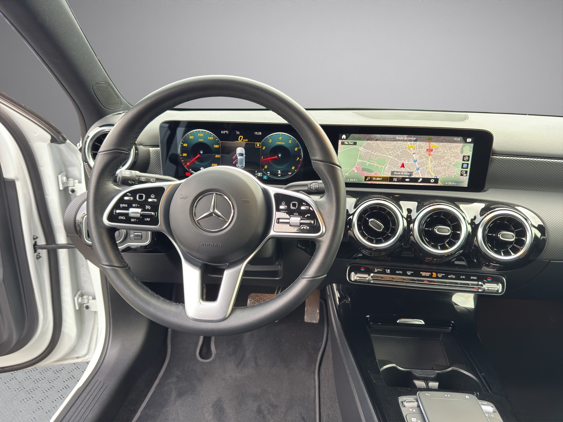 MERCEDES-BENZ A 180 Progressive 7G-DCT-image-12