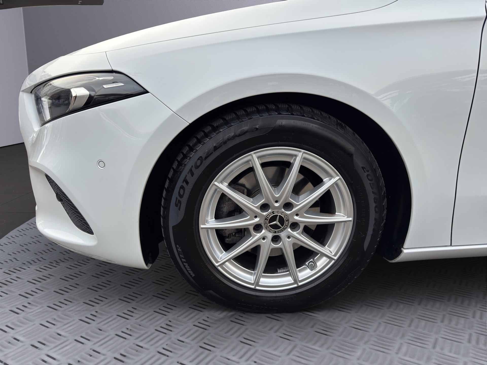 MERCEDES-BENZ A 180 Progressive 7G-DCT-image-8