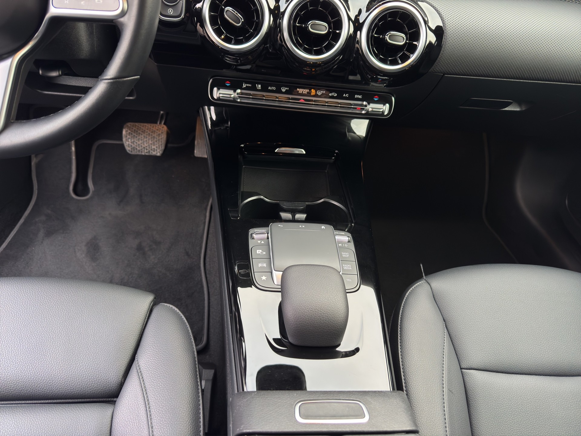 MERCEDES-BENZ A 180 Progressive 7G-DCT-image-13