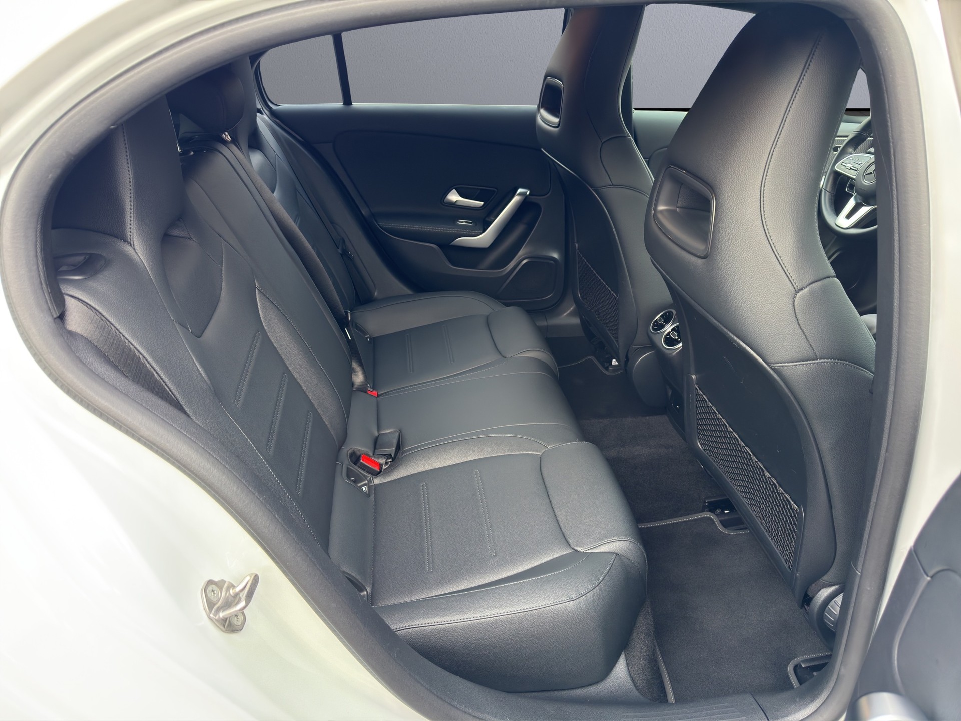 MERCEDES-BENZ A 180 Progressive 7G-DCT-image-16