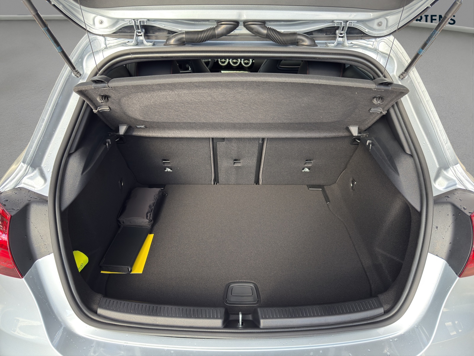 MERCEDES-BENZ A 200 - NightStar - AMG / Rückfahrkamera / Sitzmemory / Soundsystem / Panorama-Dach-image-15