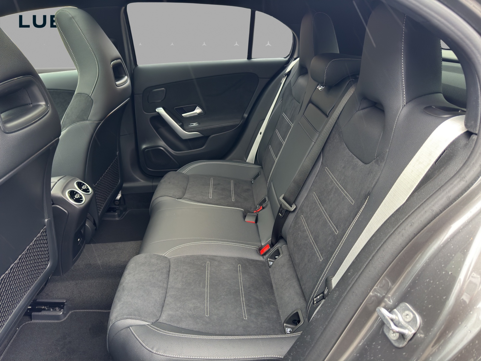MERCEDES-BENZ A 250 4Matic 8G-DCT-image-15