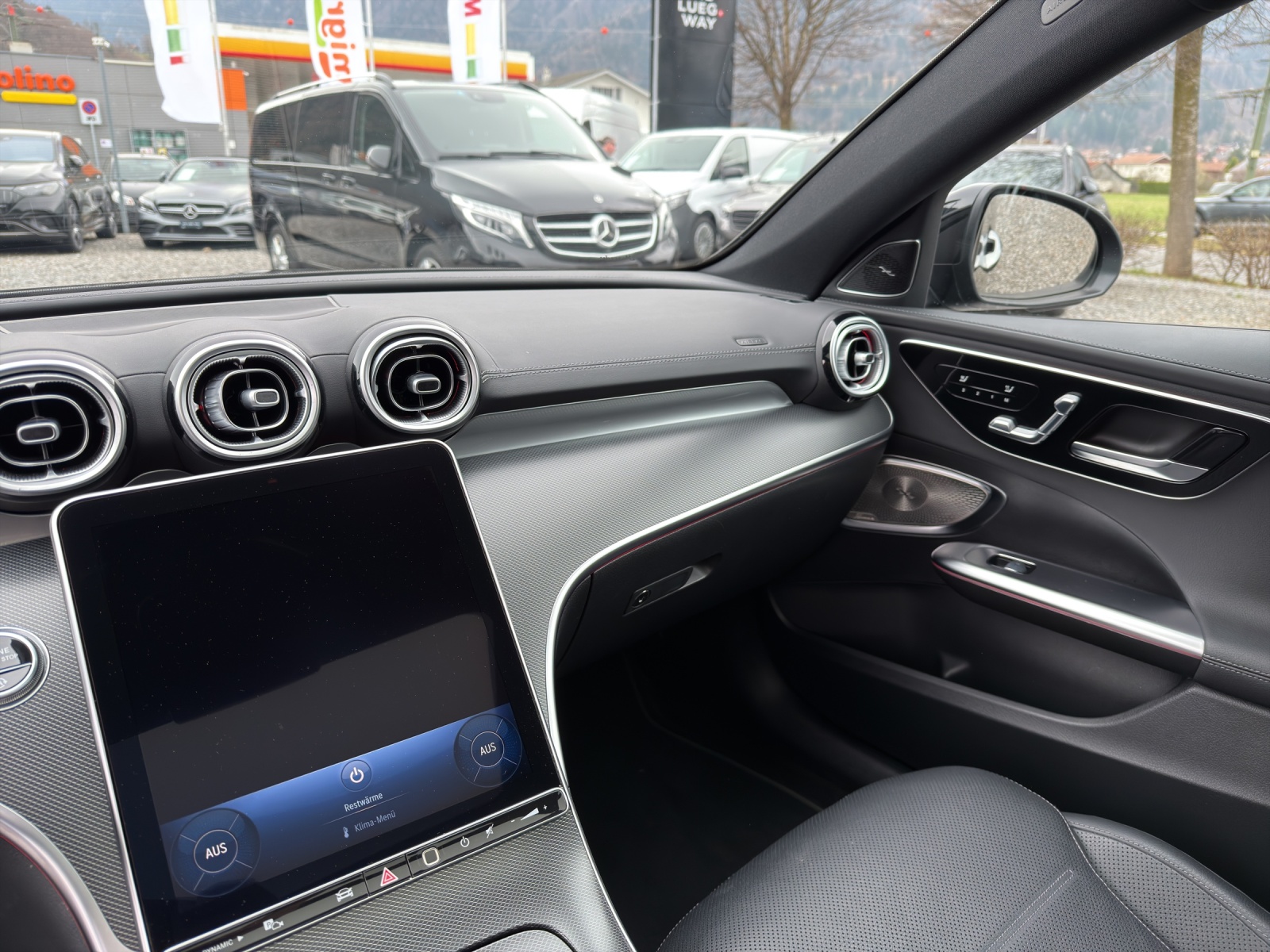 MERCEDES-BENZ C 300 T 4Matic AMG Line-image-10