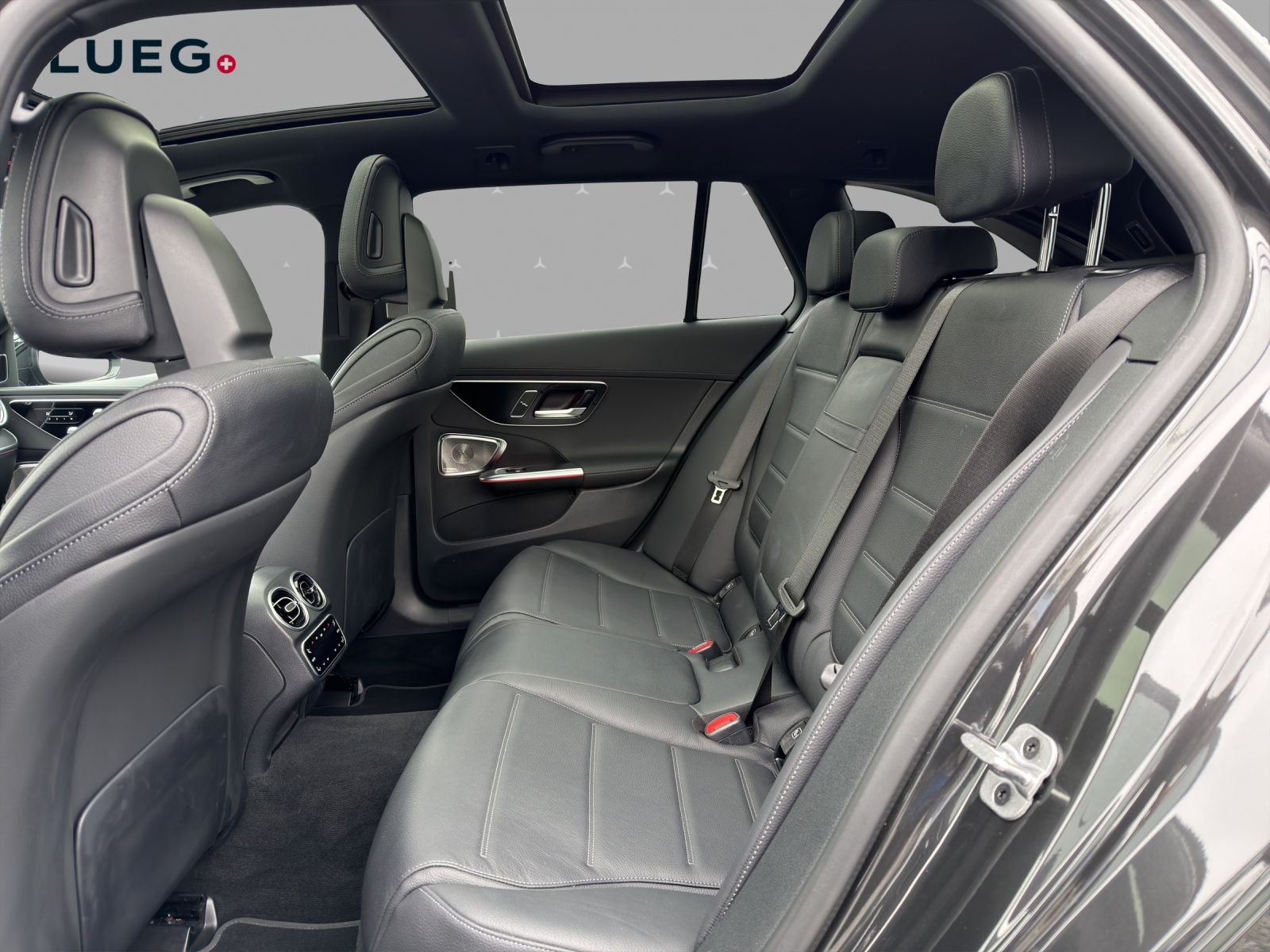 MERCEDES-BENZ C 300 T 4Matic AMG Line-image-12