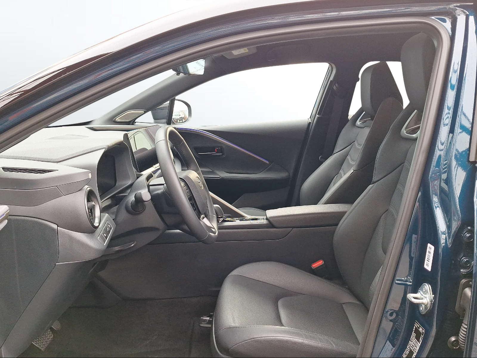 TOYOTA C-HR 2.0 PHEV Style-image-8