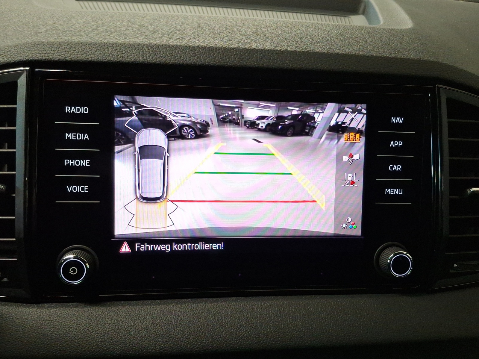 SKODA Karoq 2.0 TSI SportLine 4x4 DSG-image-15