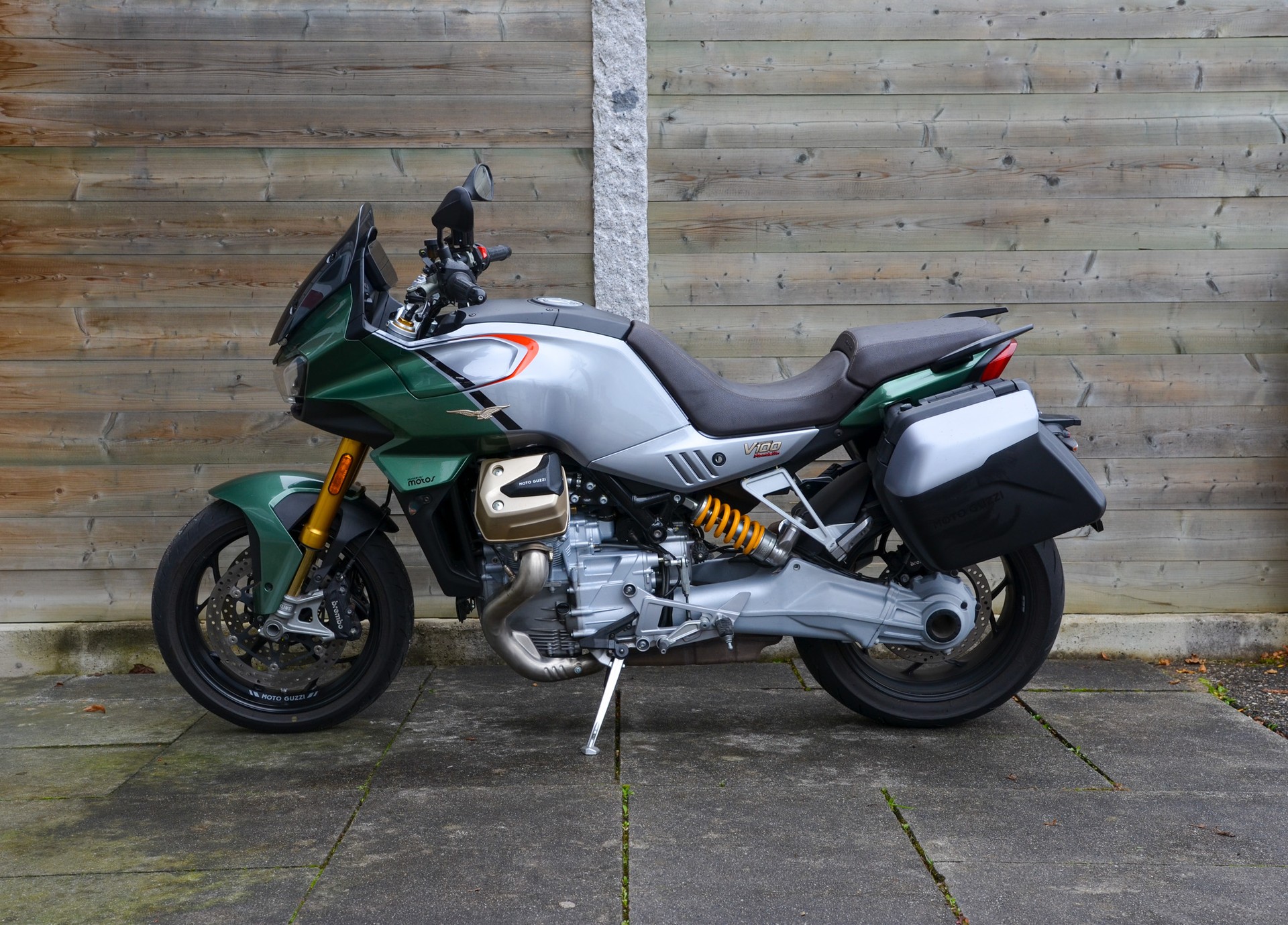 MOTO GUZZI V100 Mandello S-showroom-element-3