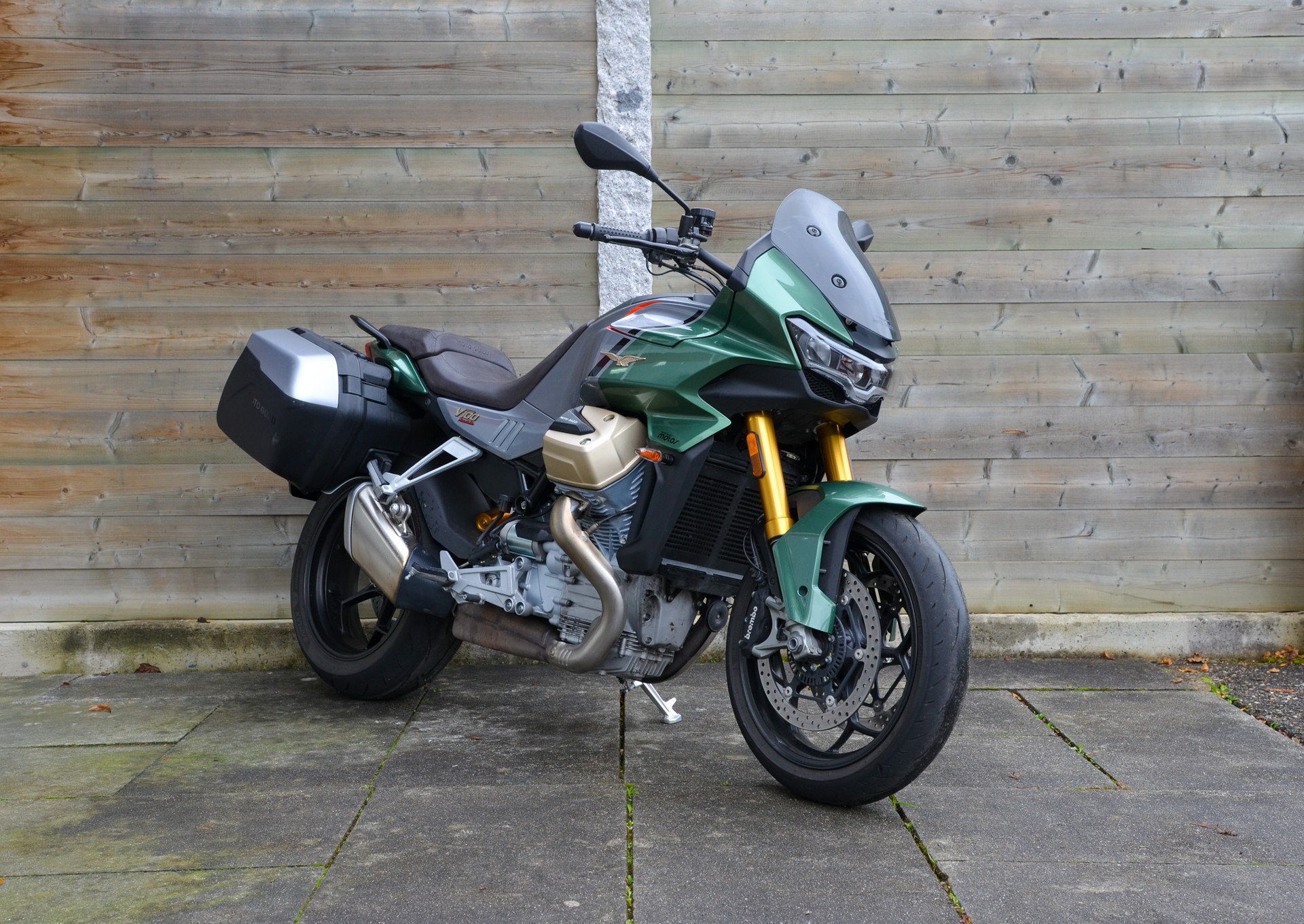 MOTO GUZZI V100 Mandello S-showroom-element-1