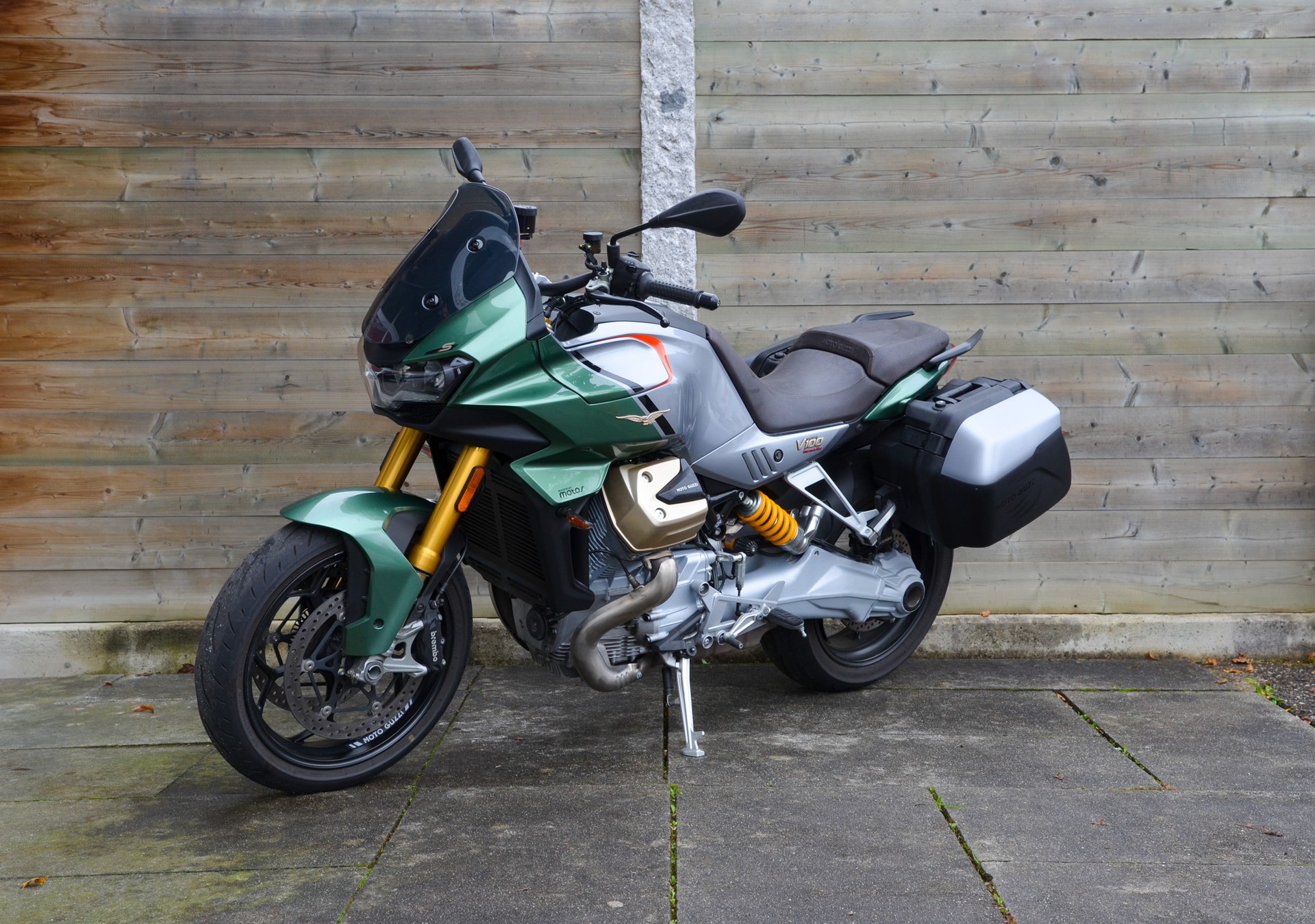 MOTO GUZZI V100 Mandello S-showroom-element-2