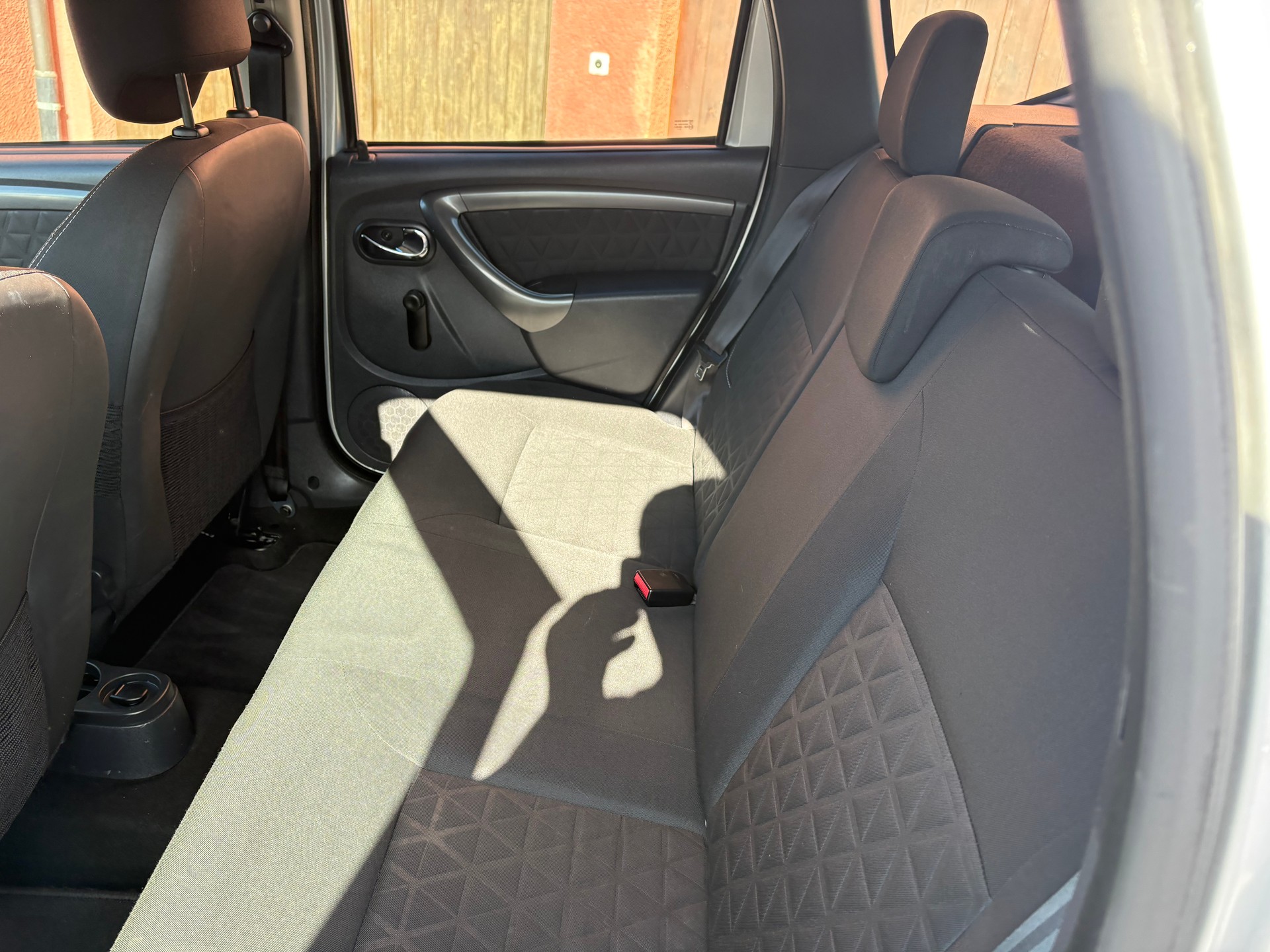 DACIA Duster 1.6 Lauréate 4x4-image-7