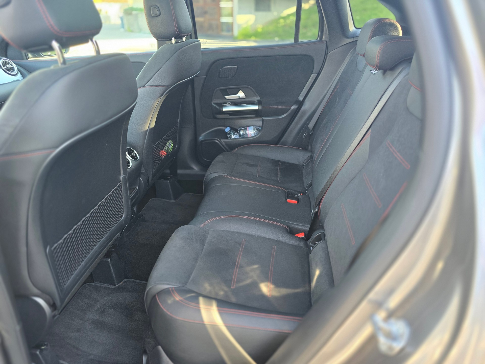 MERCEDES-BENZ GLA 250e AMG Line 8G-DCT-image-12