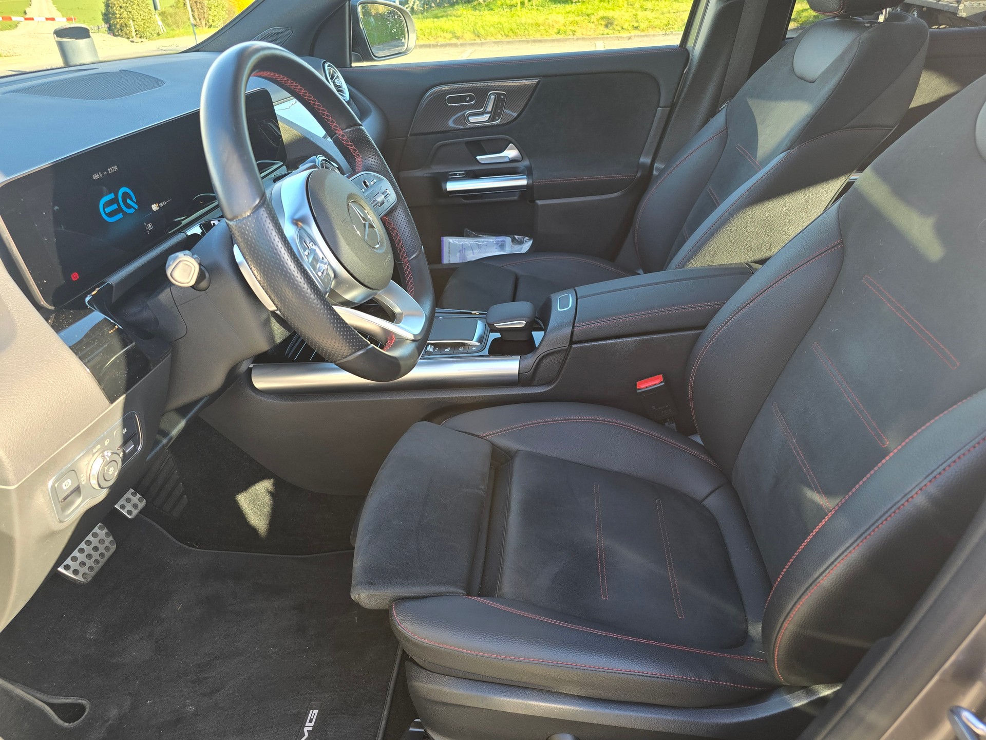 MERCEDES-BENZ GLA 250e AMG Line 8G-DCT-image-1