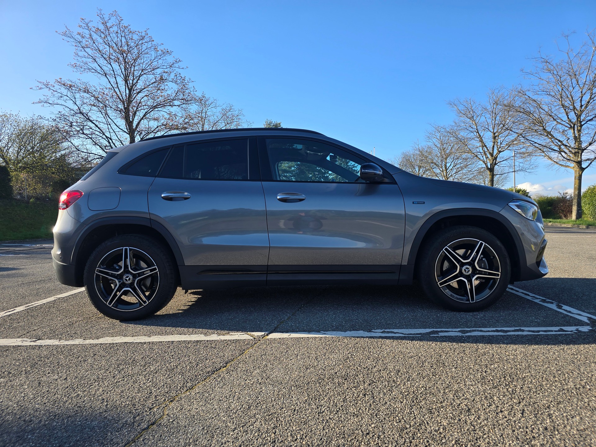 MERCEDES-BENZ GLA 250e AMG Line 8G-DCT-image-6