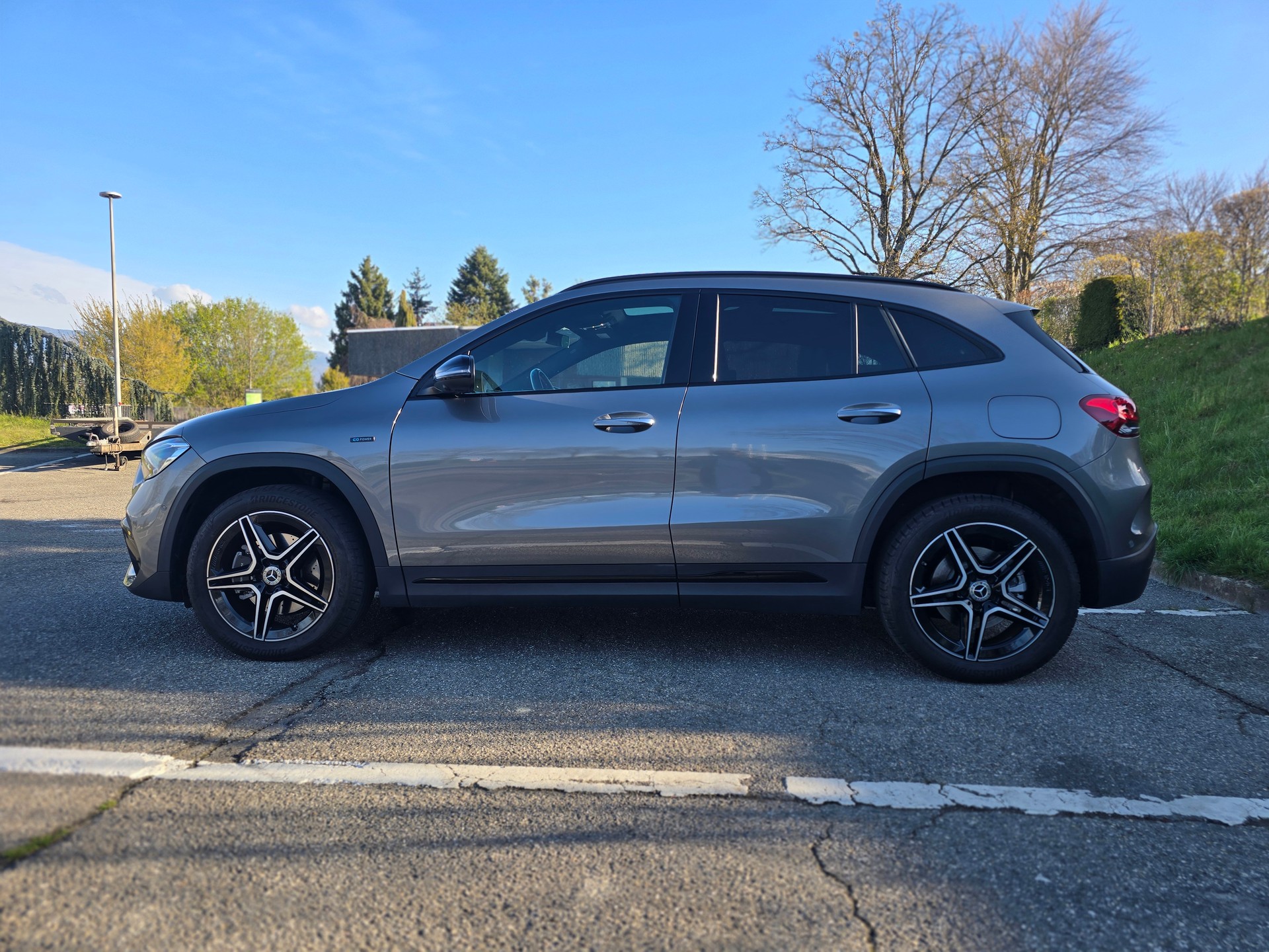 MERCEDES-BENZ GLA 250e AMG Line 8G-DCT-image-9
