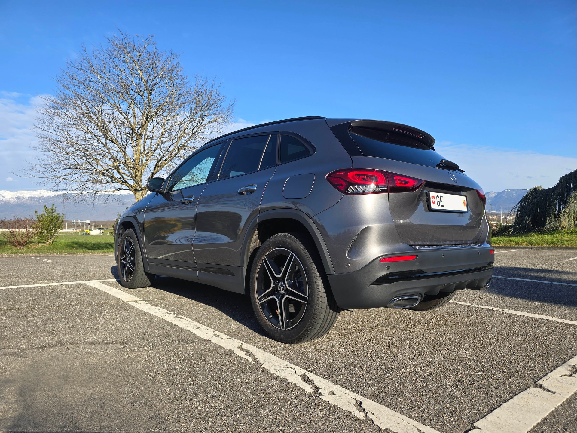 MERCEDES-BENZ GLA 250e AMG Line 8G-DCT-image-5