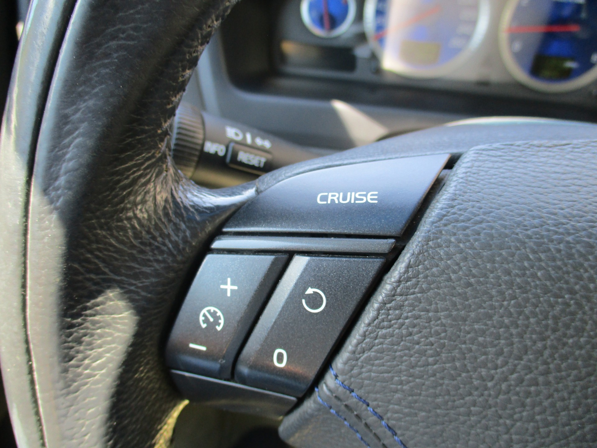 VOLVO S60 R AWD-image-13