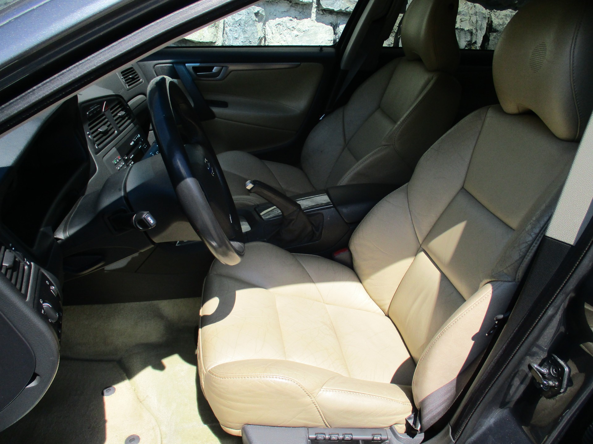 VOLVO S60 R AWD-image-4
