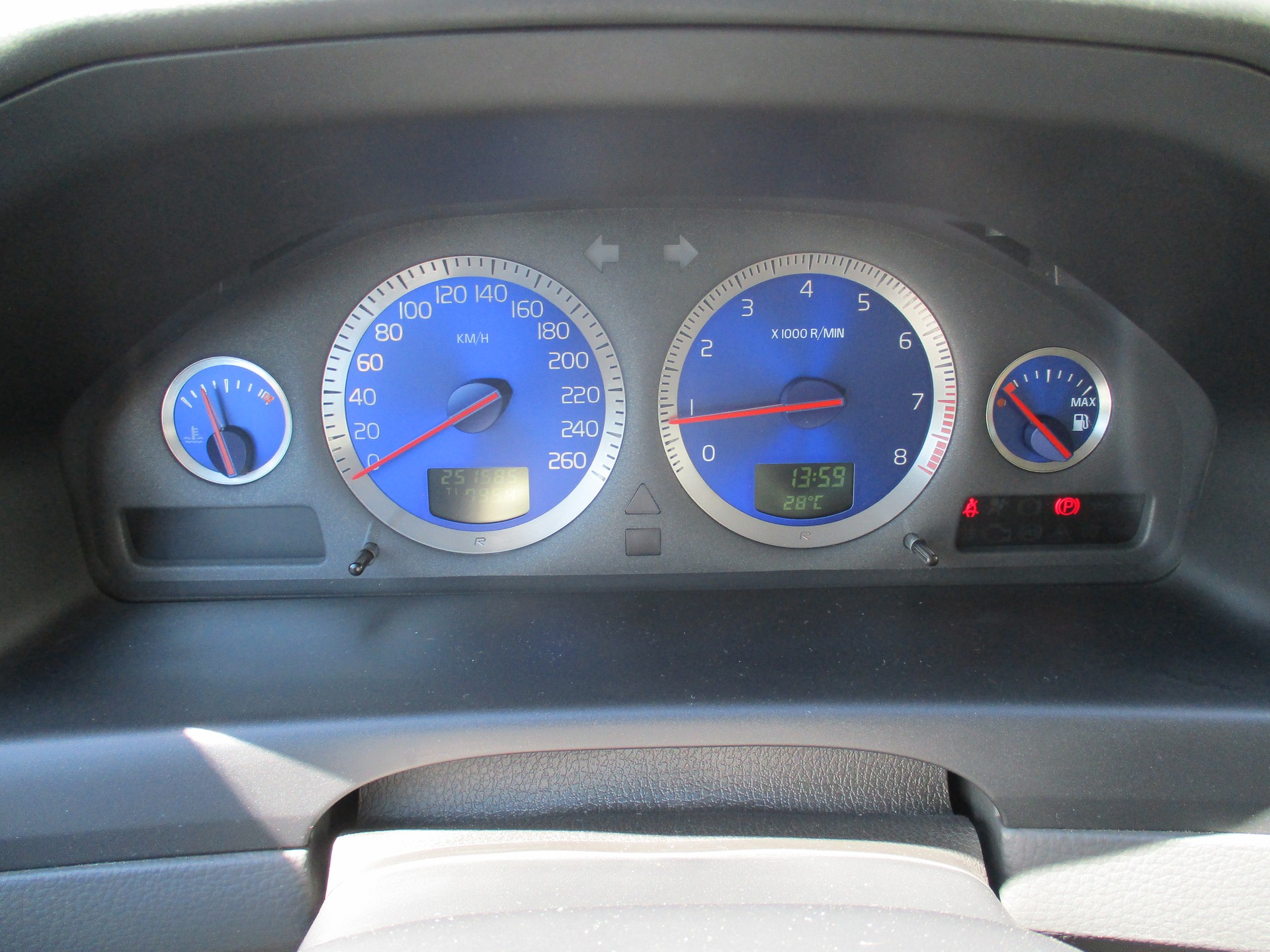 VOLVO S60 R AWD-image-9