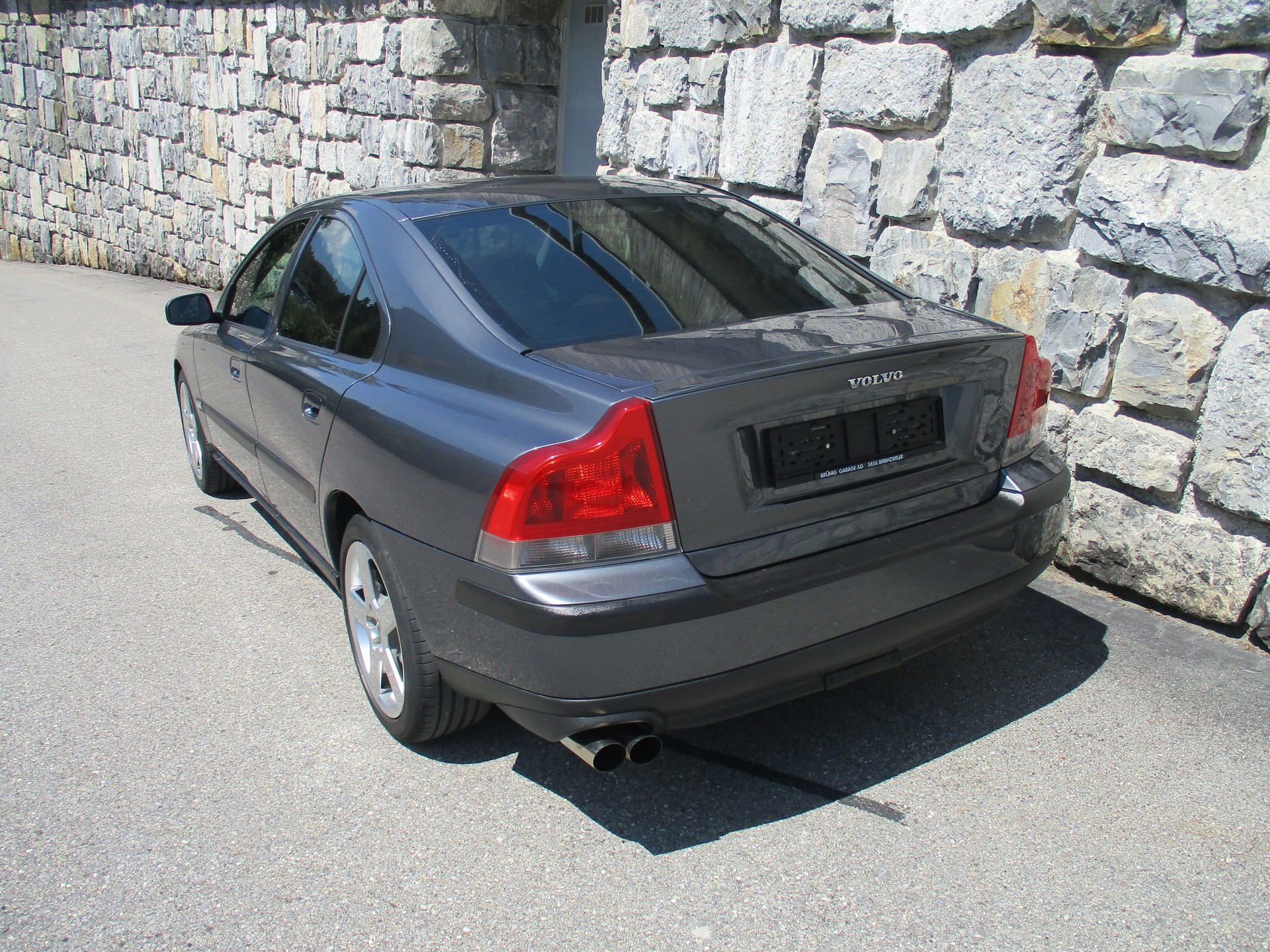 VOLVO S60 R AWD-image-2