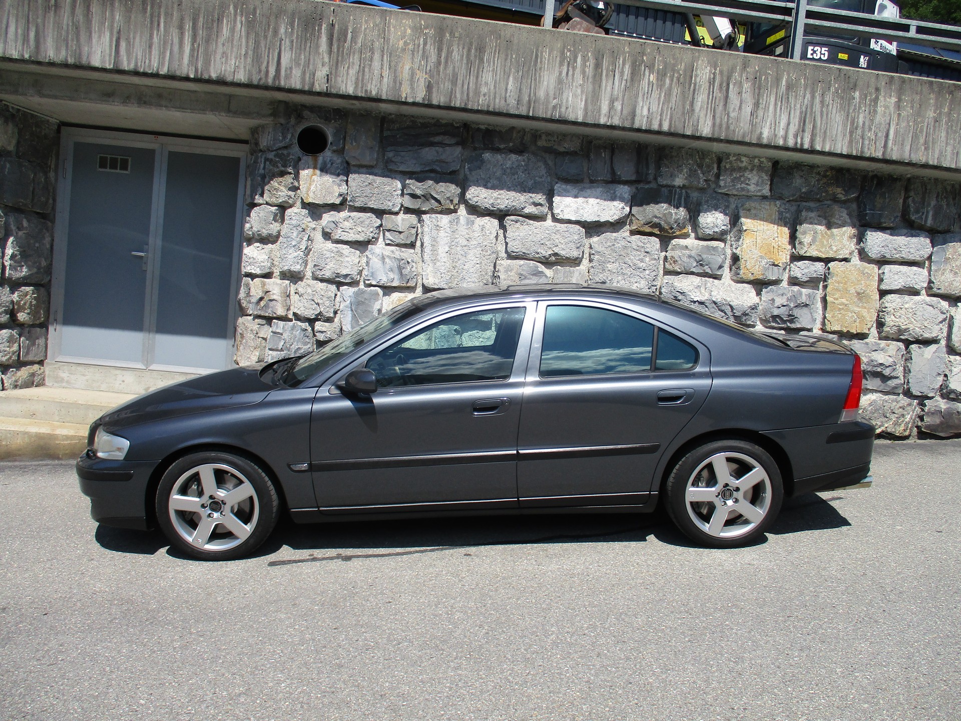 VOLVO S60 R AWD-image-1