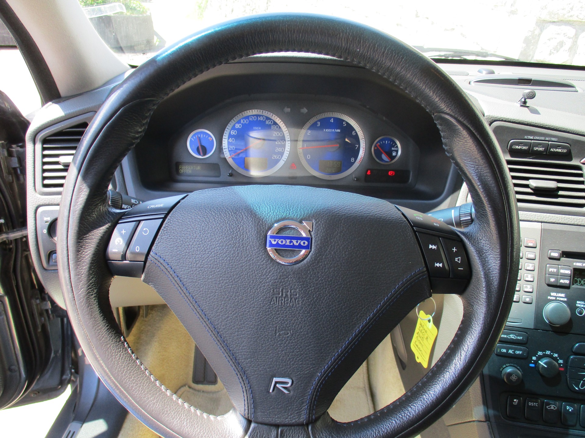VOLVO S60 R AWD-image-8