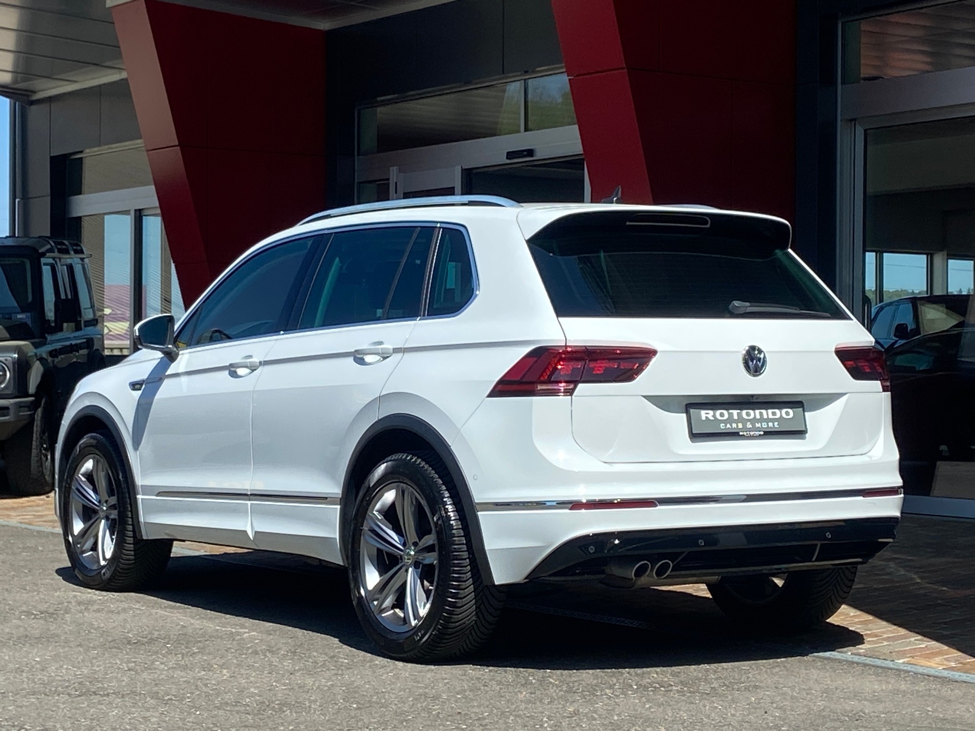VW Tiguan 2.0 TDI SCR R-Line Highline 4Motion DSG-image-16