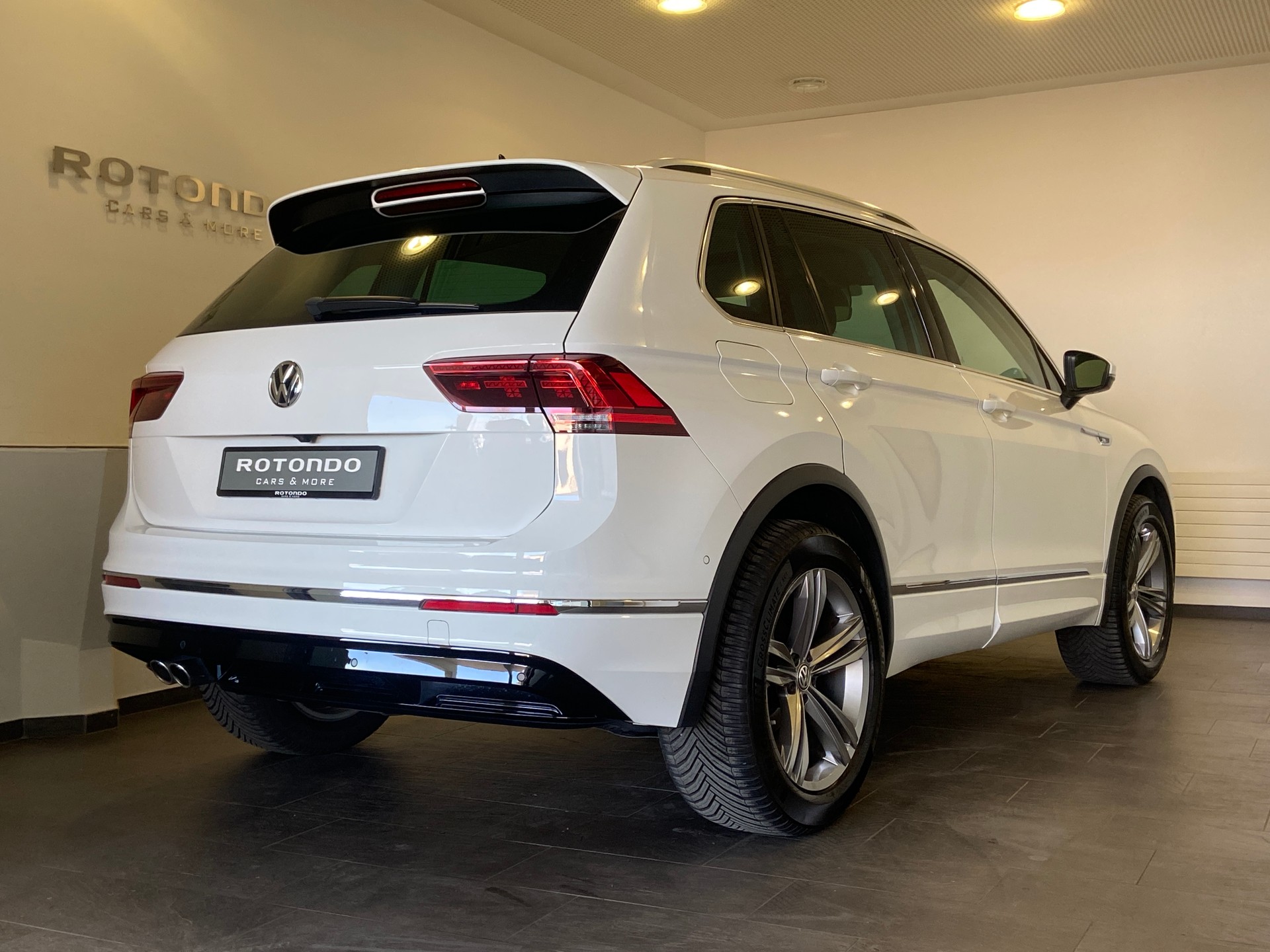 VW Tiguan 2.0 TDI SCR R-Line Highline 4Motion DSG-image-1
