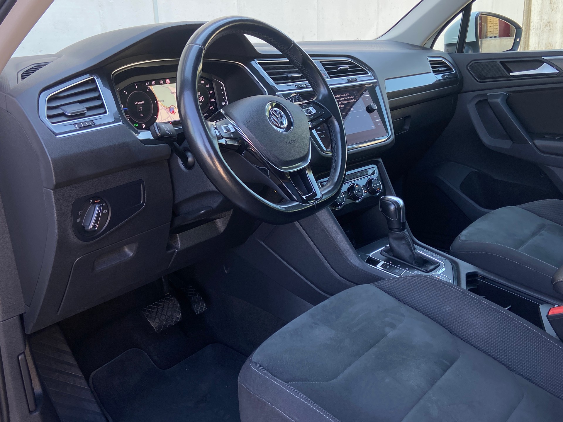 VW Tiguan 2.0 TDI SCR R-Line Highline 4Motion DSG-image-7