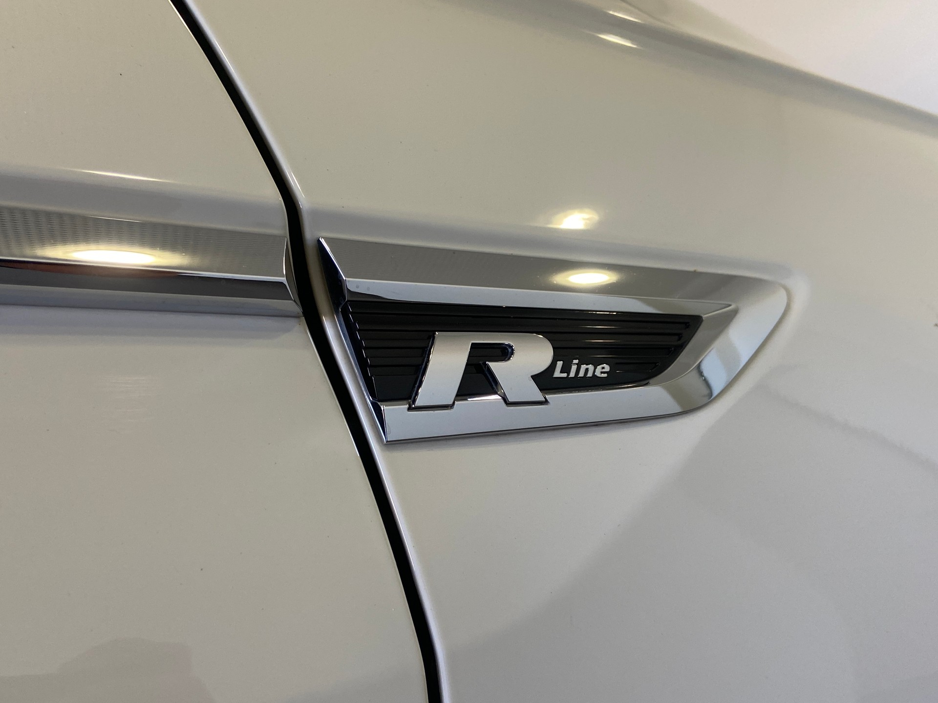 VW Tiguan 2.0 TDI SCR R-Line Highline 4Motion DSG-image-4