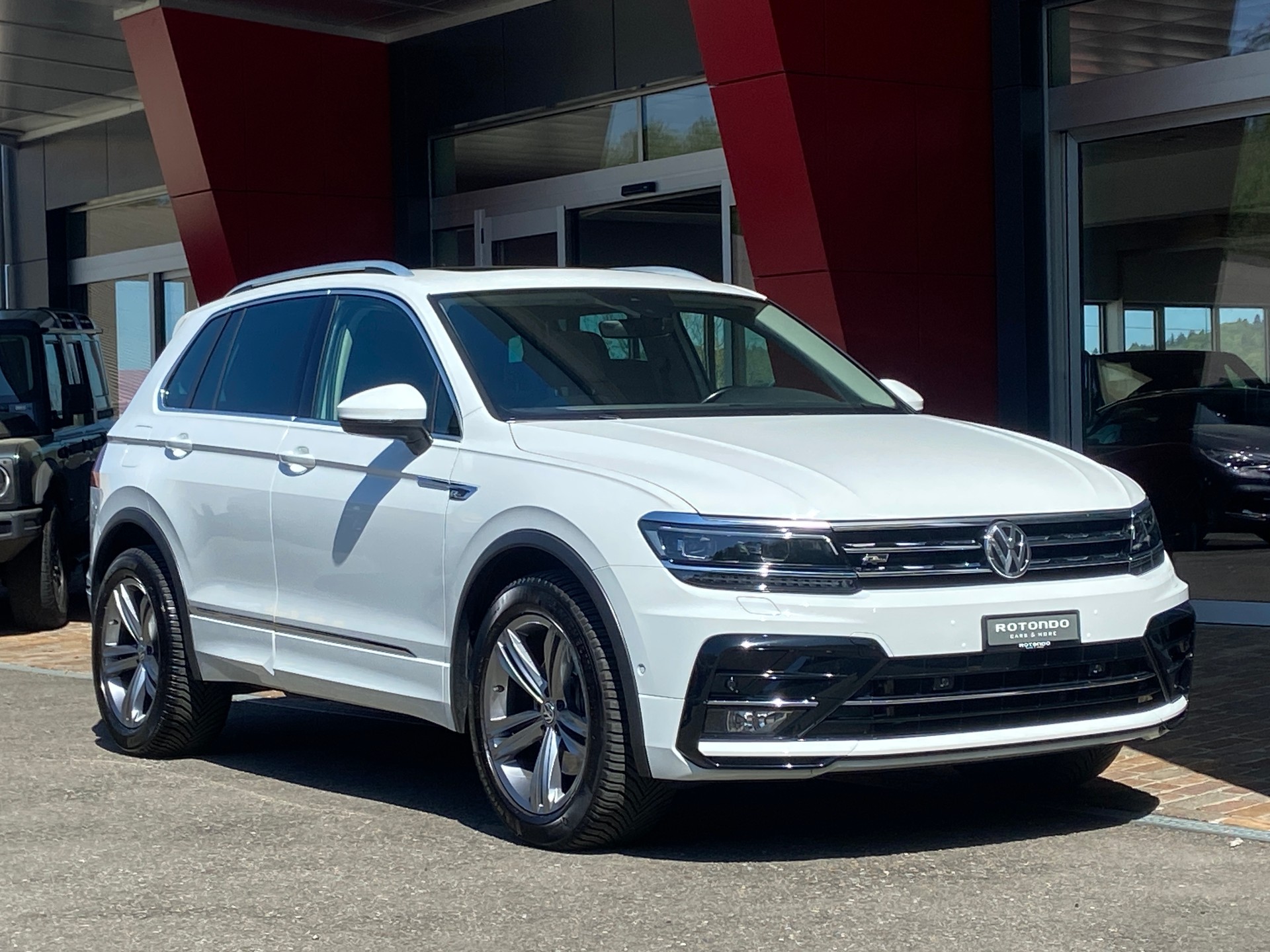 VW Tiguan 2.0 TDI SCR R-Line Highline 4Motion DSG-image-14