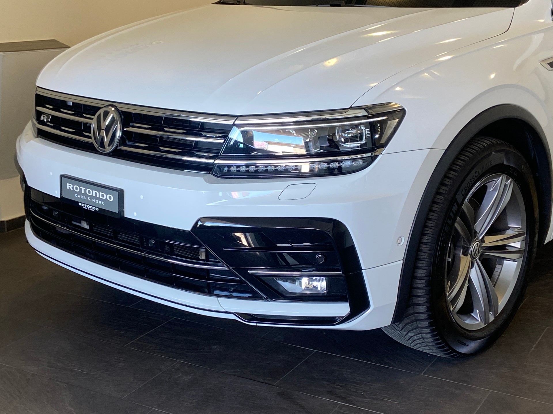 VW Tiguan 2.0 TDI SCR R-Line Highline 4Motion DSG-image-3