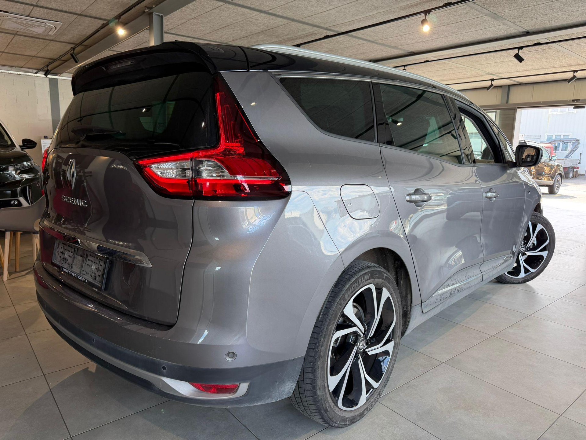 RENAULT Grand Scénic 1.3 TCe 160 Black Edition EDC 7 places-image-5