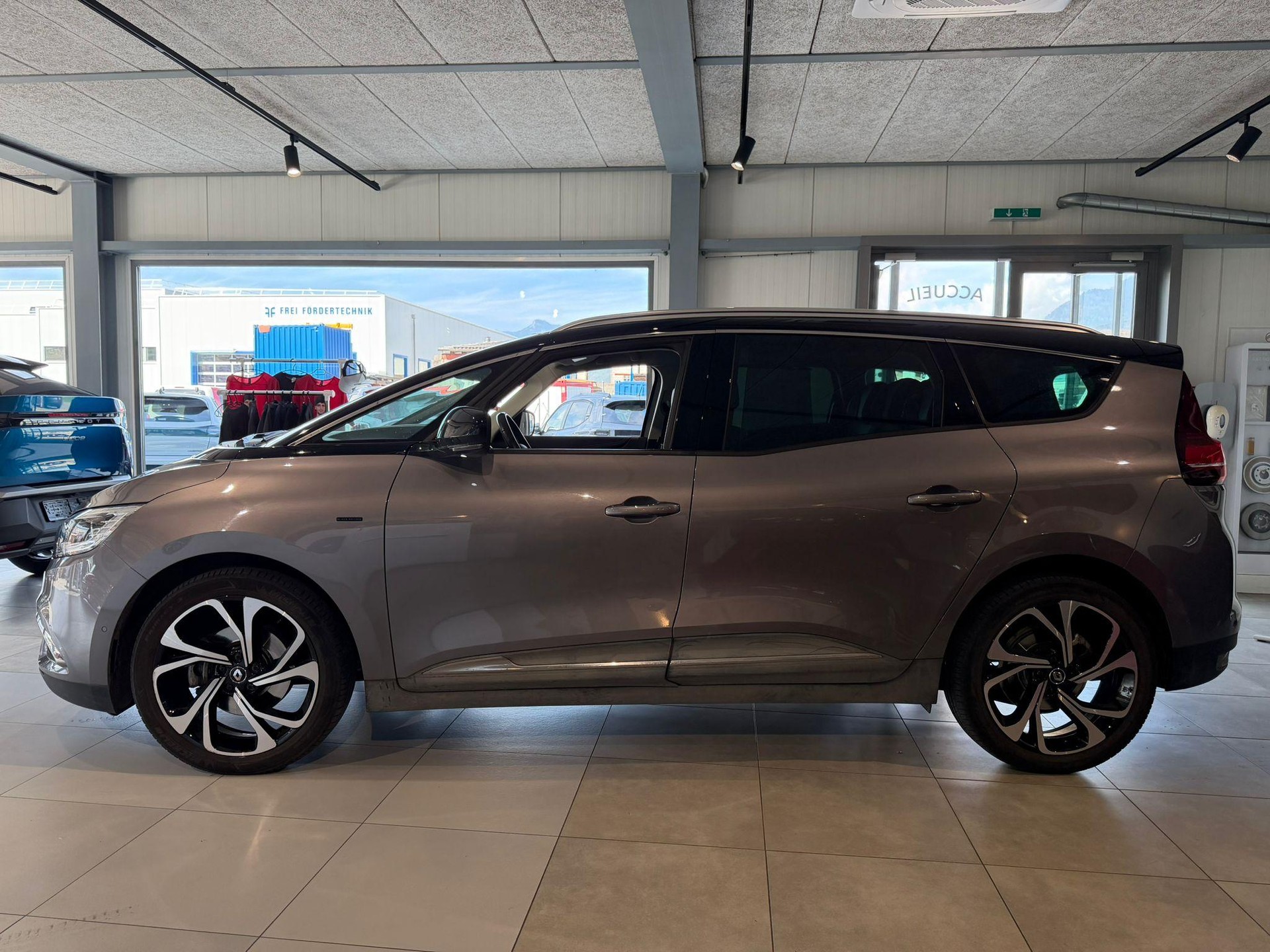 RENAULT Grand Scénic 1.3 TCe 160 Black Edition EDC 7 places-showroom-element-1