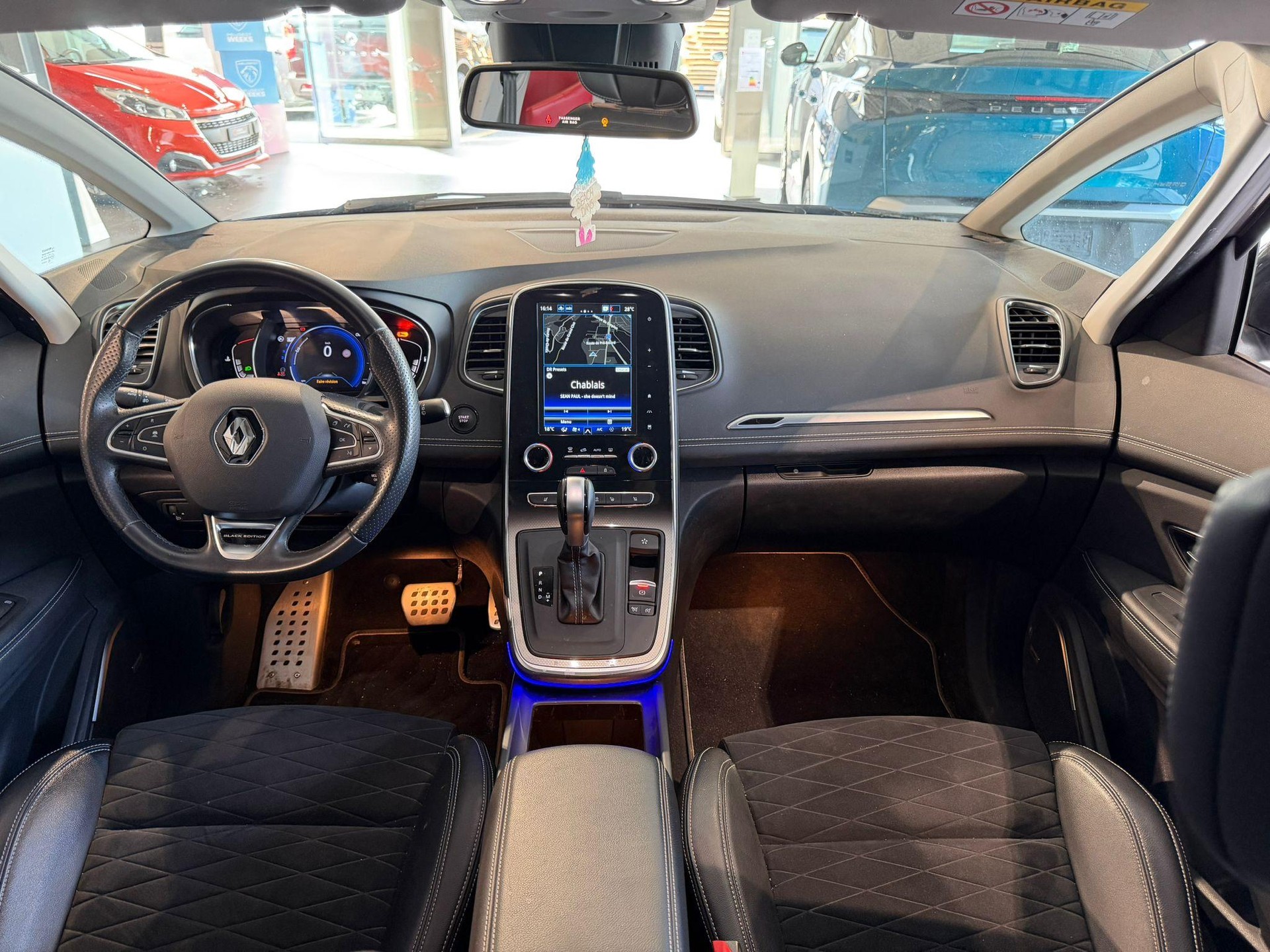 RENAULT Grand Scénic 1.3 TCe 160 Black Edition EDC 7 places-image-13