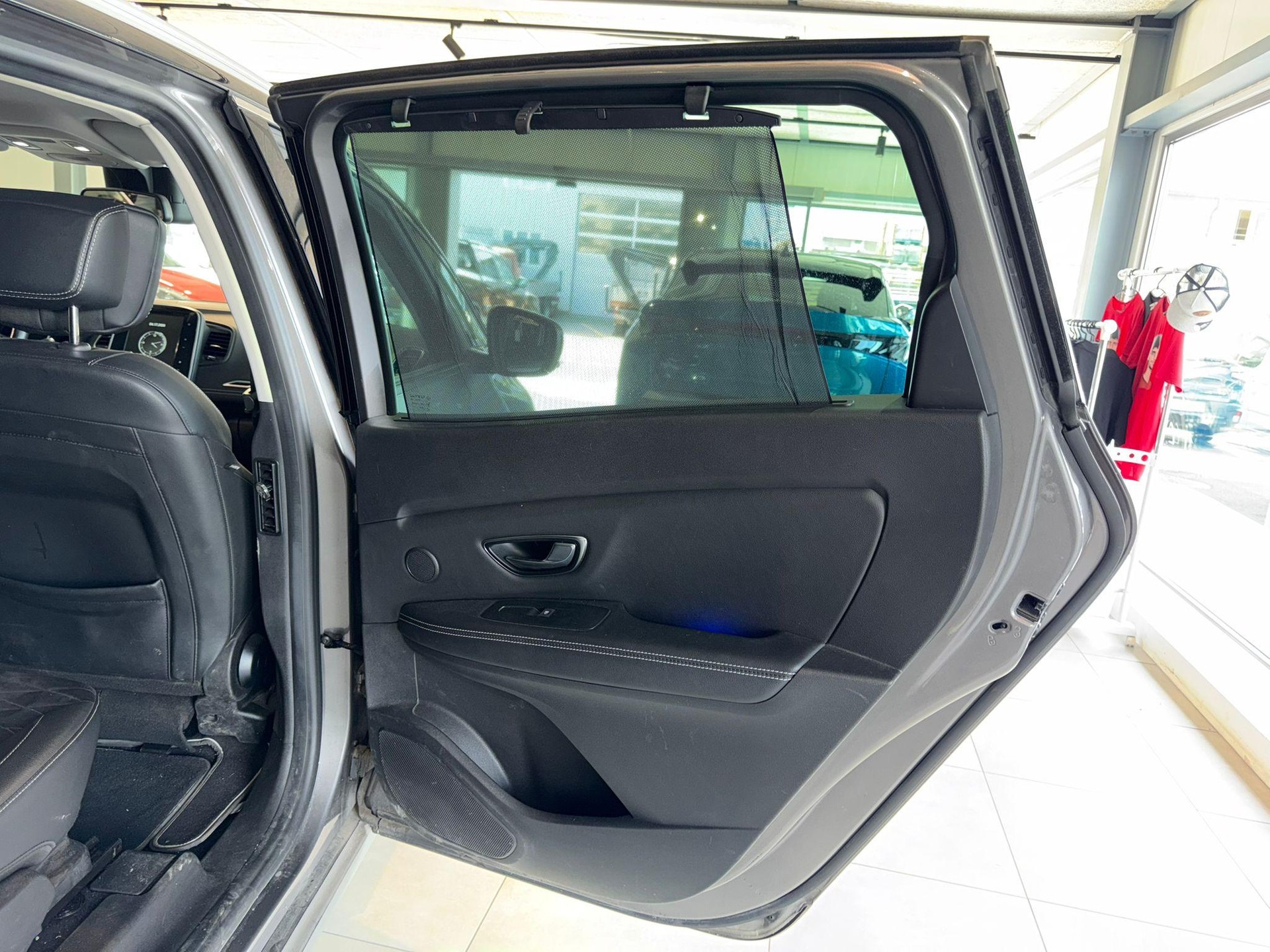 RENAULT Grand Scénic 1.3 TCe 160 Black Edition EDC 7 places-image-10