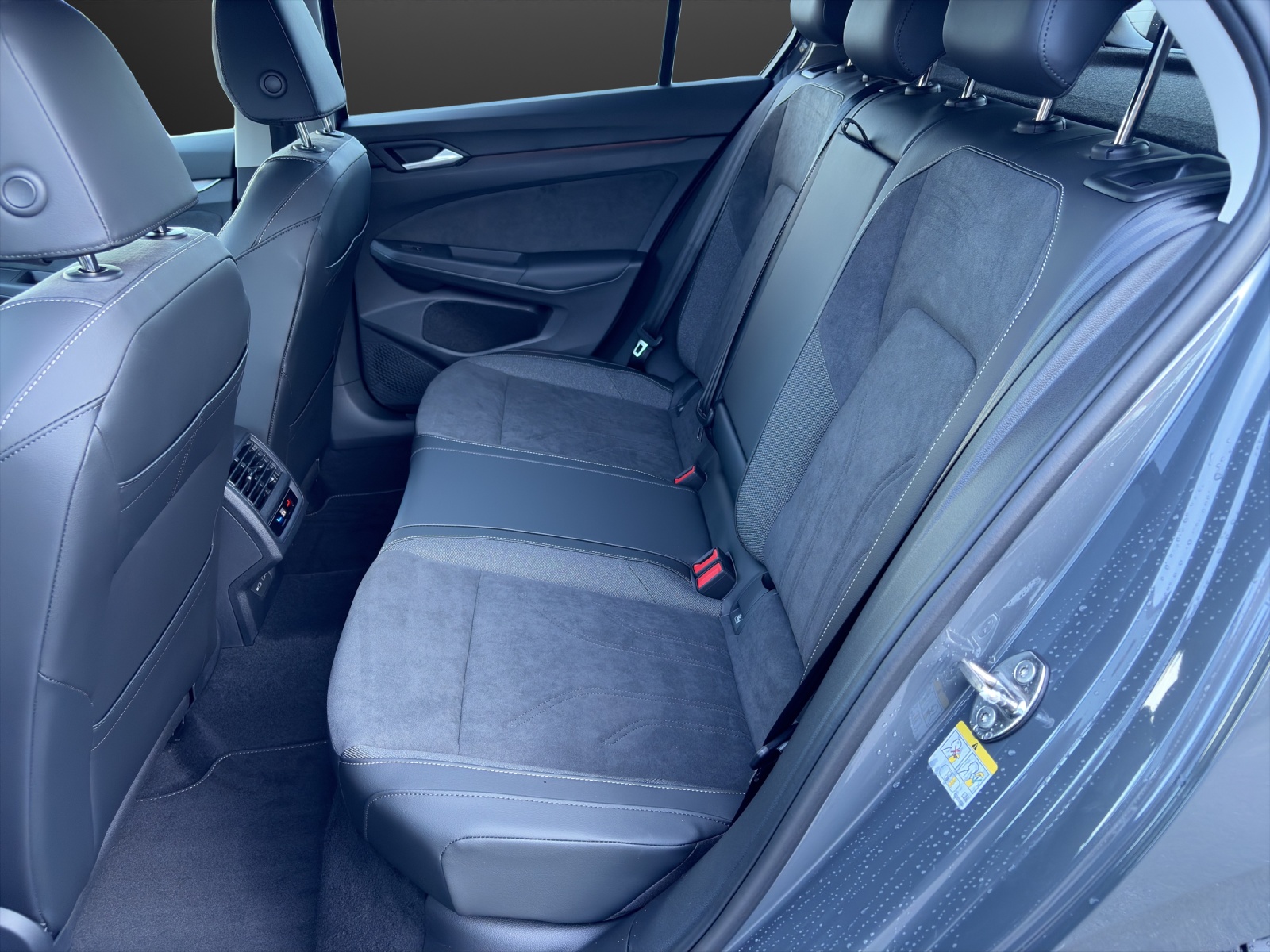 VW Golf 1.5 e TSI pHEV Life DSG-image-8