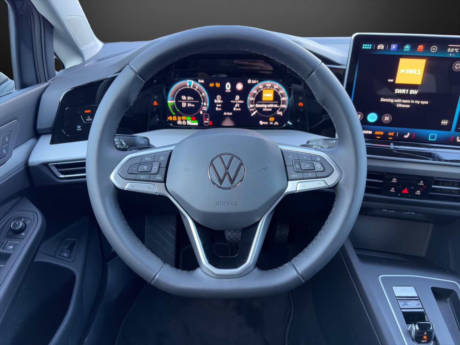 VW Golf 1.5 e TSI pHEV Life DSG-image-10