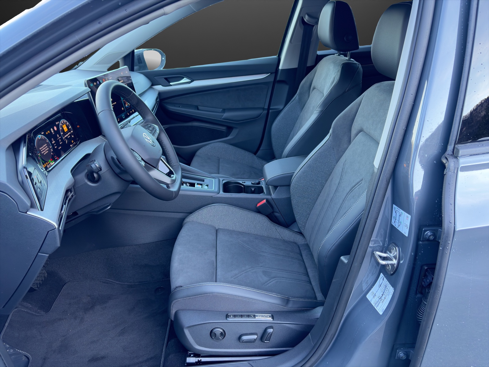 VW Golf 1.5 e TSI pHEV Life DSG-image-7