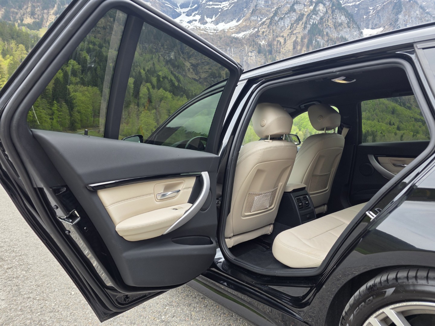 BMW 325d Touring-image-7