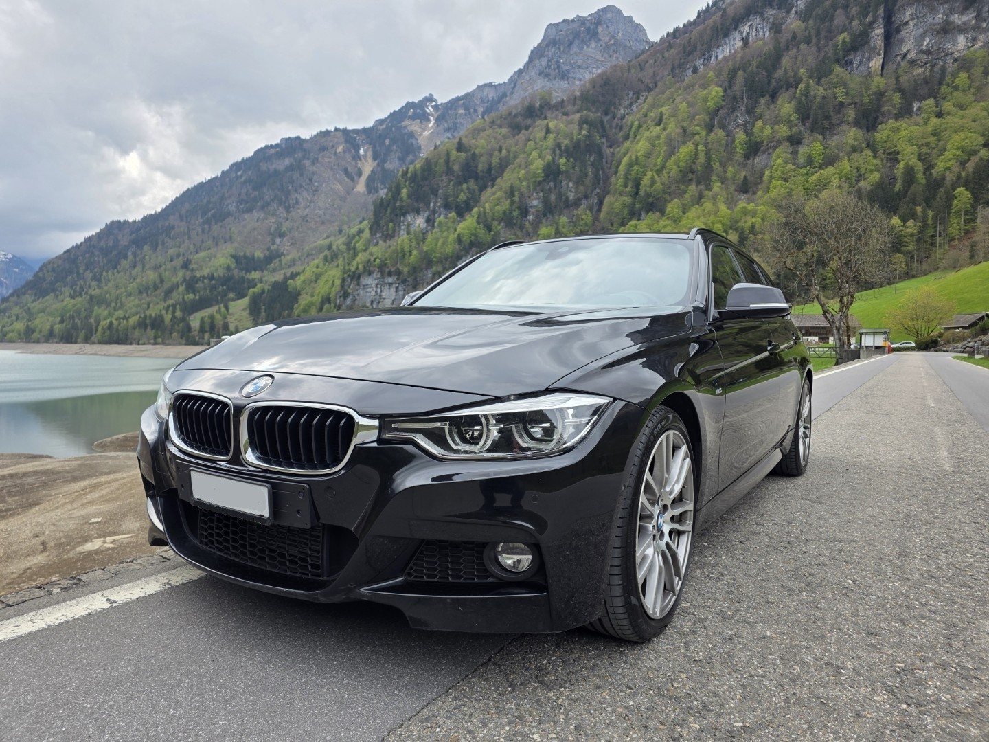 BMW 325d Touring-image-1