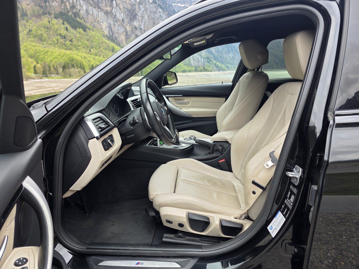 BMW 325d Touring-image-6