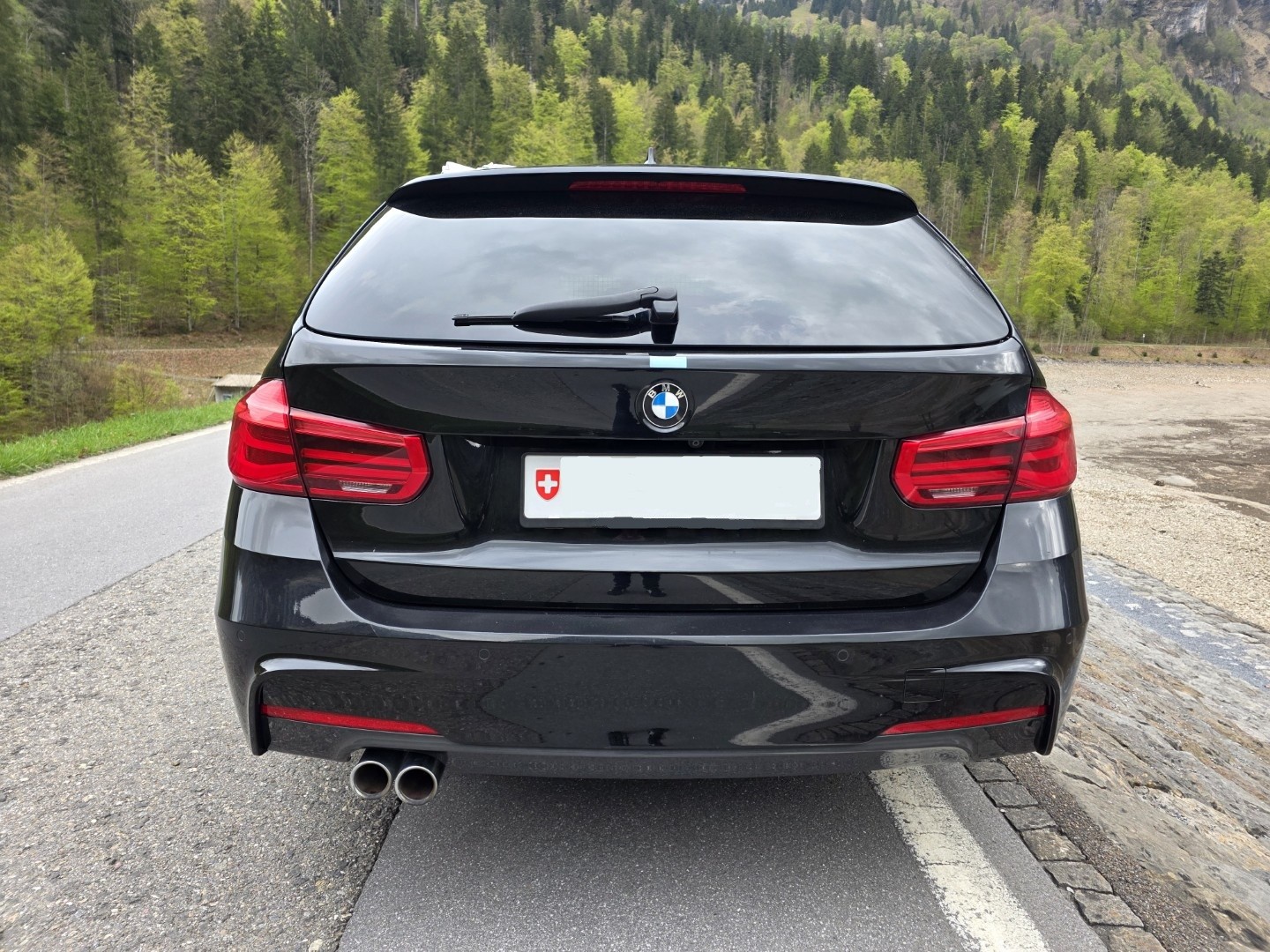 BMW 325d Touring-image-10