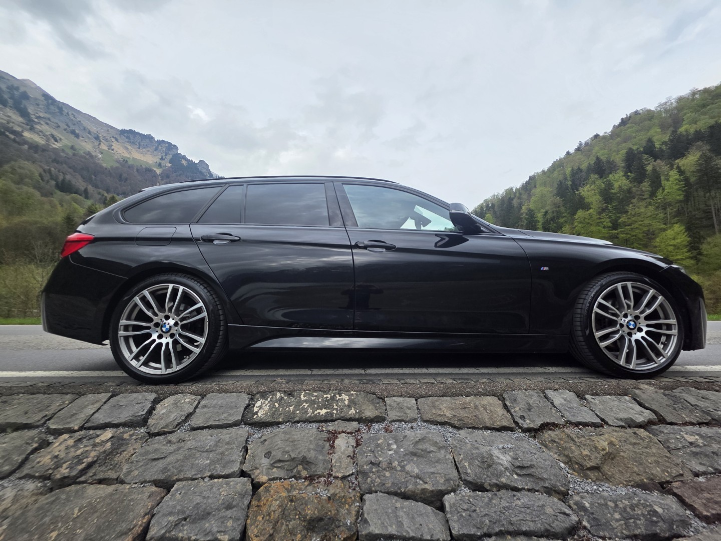 BMW 325d Touring-image-11