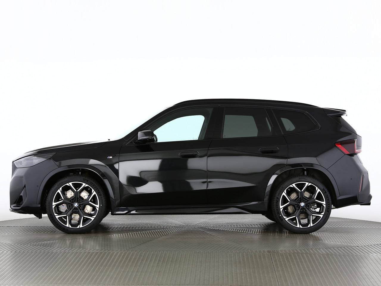 BMW X1 M35i-showroom-element-1