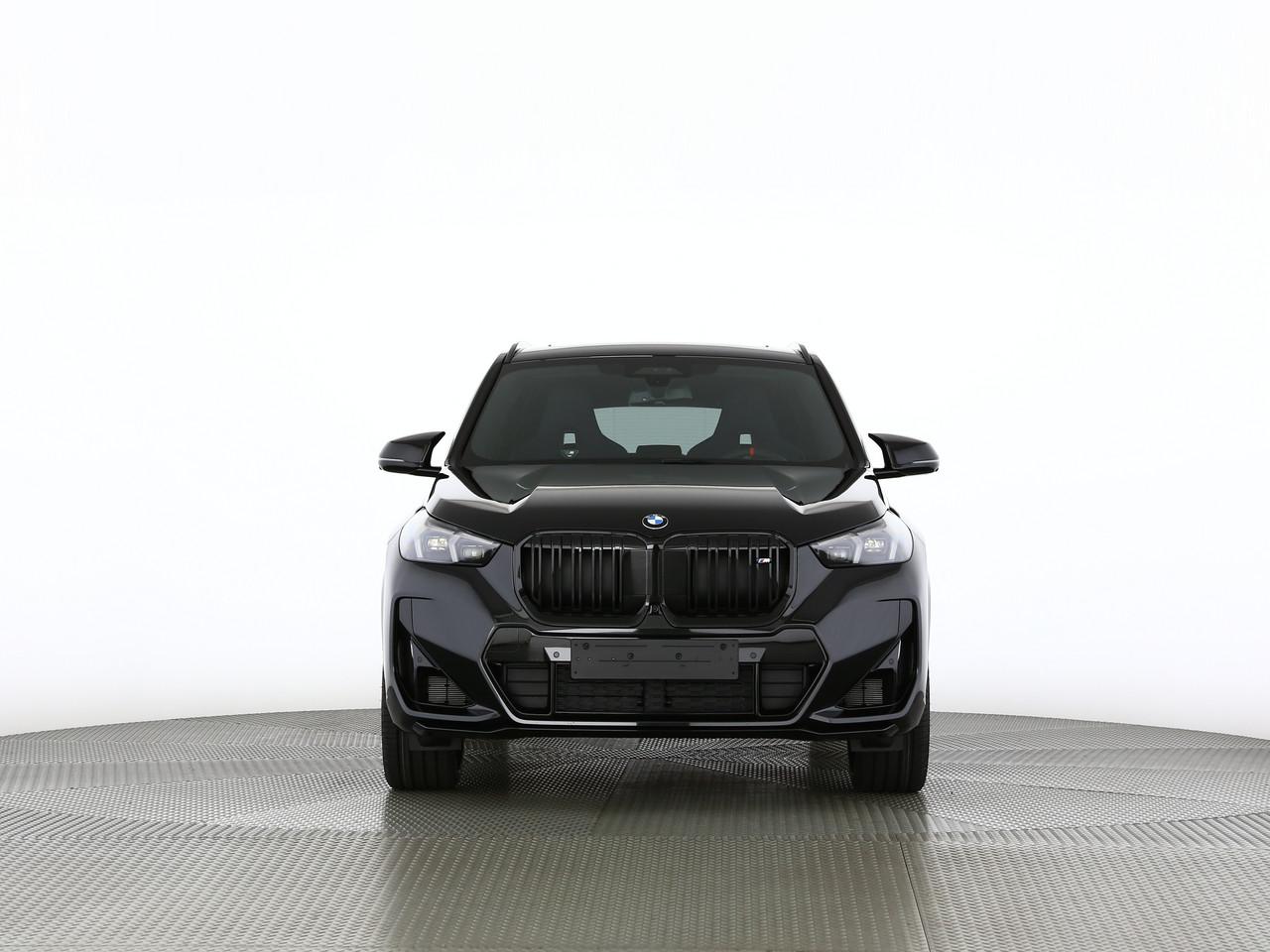 BMW X1 M35i-showroom-element-2