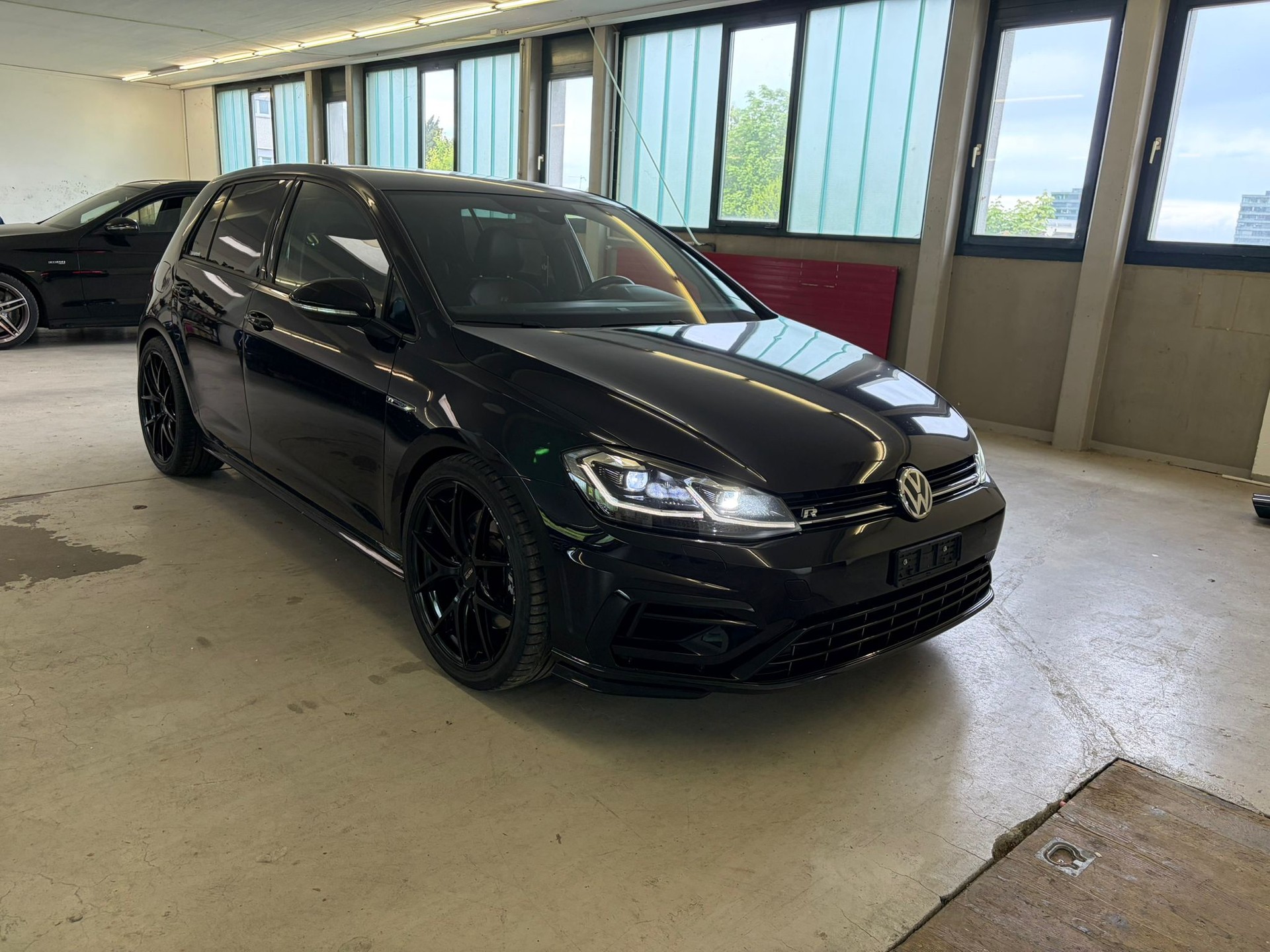 VW Golf 2.0 TSI R 4Motion DSG-image-3